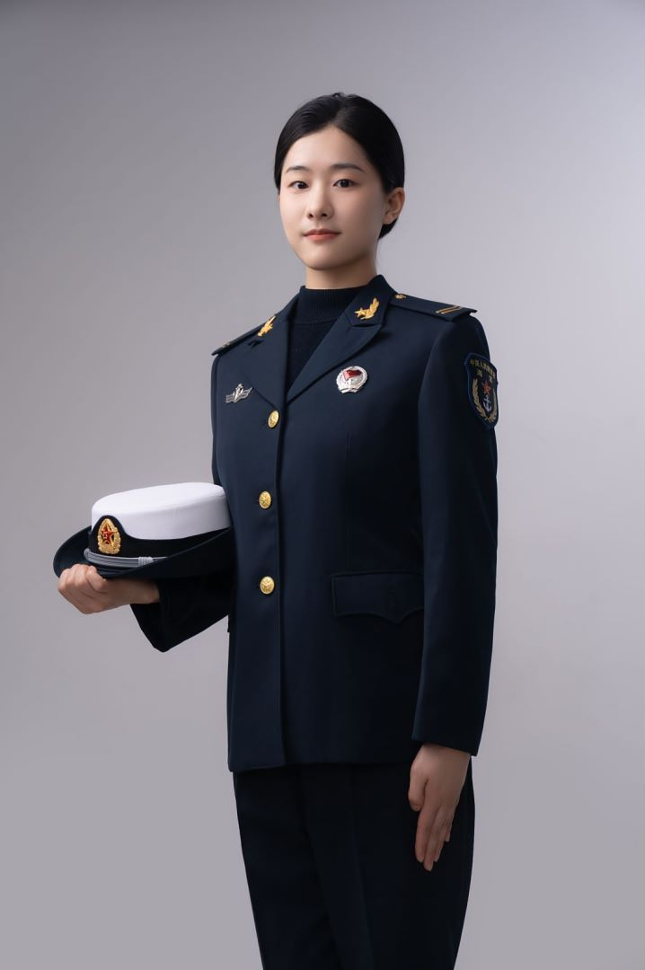 女兵演员的成长之路，学习、蜕变与自信的舞台展现