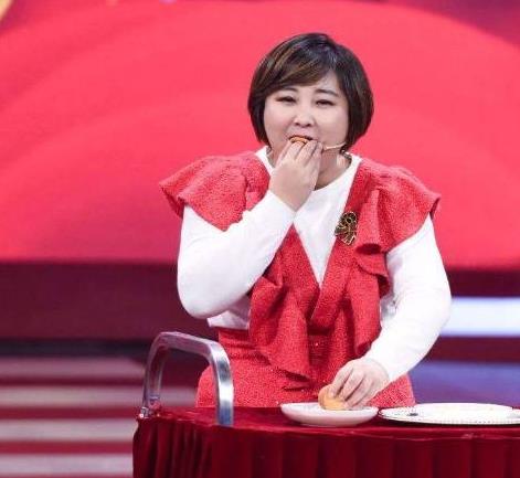 小品美女演员，秘密舞台与小巷的探秘之旅